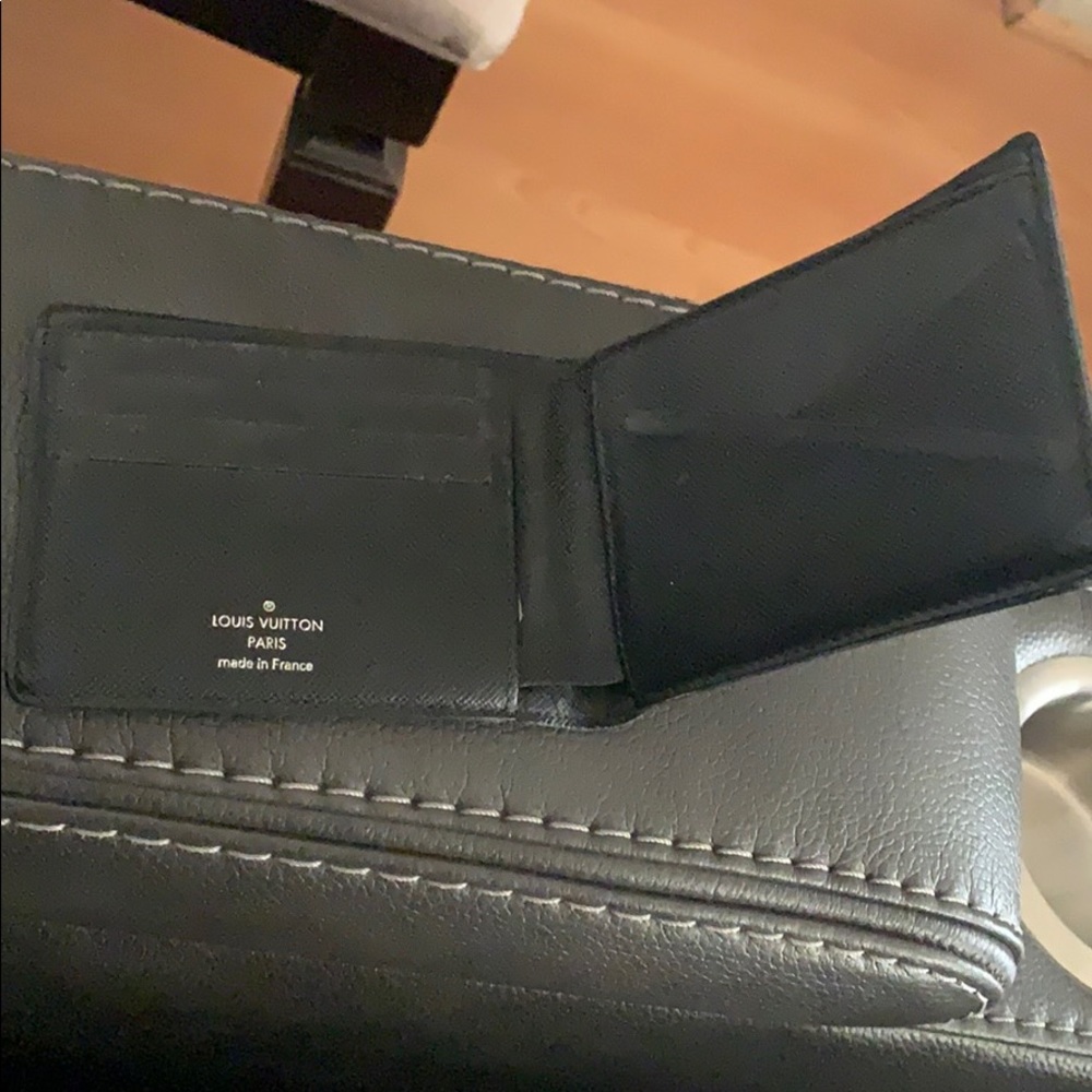 Louis Vuitton wallet for men - Picture 2 of 5